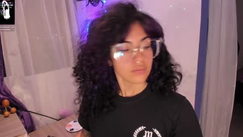 Snapshot of witchofhearts chatting on January 2025 01:52:02 AM Luna Violeta A r t i s t online show from January 2025 01:52:02 AM
