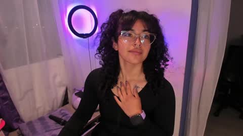 Snapshot of witchofhearts chatting on January 2025 11:09:01 PM Luna Violeta A r t i s t online show from January 2025 11:09:01 PM
