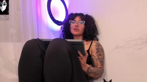 Snapshot of witchofhearts chatting on January 2025 01:53:01 AM Luna Violeta A r t i s t online show from January 2025 01:53:01 AM