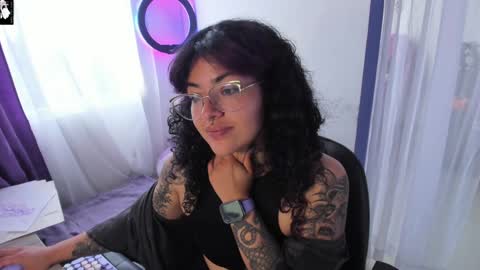 Snapshot of witchofhearts chatting on January 2025 09:31:01 PM Luna Violeta A r t i s t online show from January 2025 09:31:01 PM