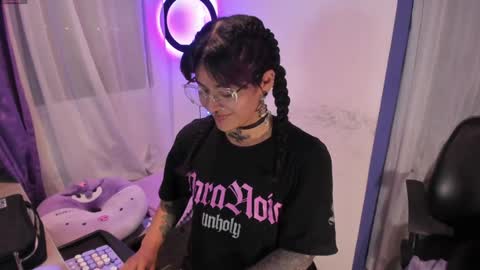 Snapshot of witchofhearts chatting on January 2025 12:36:01 AM Luna Violeta A r t i s t online show from January 2025 12:36:01 AM
