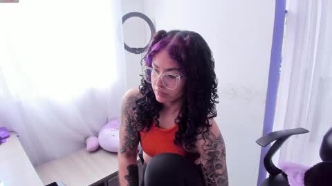 Snapshot of witchofhearts chatting on January 2025 04:24:01 PM Luna Violeta A r t i s t online show from January 2025 04:24:01 PM