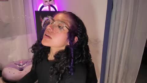 Snapshot of witchofhearts chatting on February 2025 11:58:02 PM Luna Violeta A r t i s t online show from February 2025 11:58:02 PM