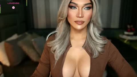 Julia online show from December 2025 02:17:02 AM