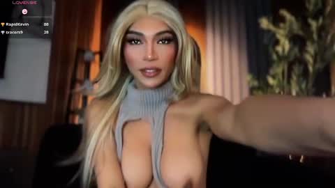 Snapshot of womanofyourdesire_ts chatting on June 2026 12:33:01 AM Julia online show from June 2026 12:33:01 AM