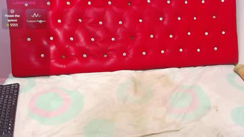   online show from October 2025 03:01:02 AM