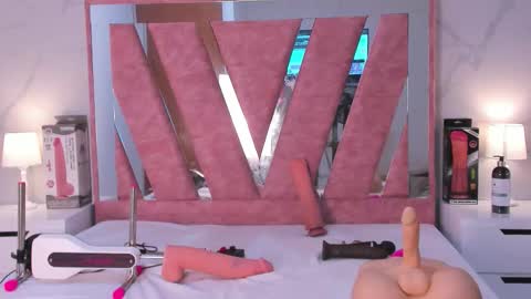 wonderkloe_ online show from February 2026 08:15:01 PM