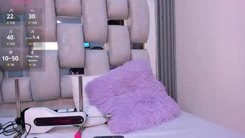 wonderkloe_ online show from April 2026 09:04:01 PM