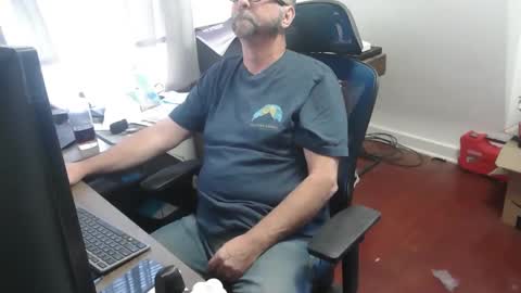 Snapshot of woodworker6473 chatting on October 2025 12:39:01 PM woodworker6473 online show from October 2025 12:39:01 PM
