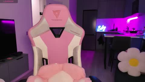 Emi online show from October 2025 04:04:02 PM