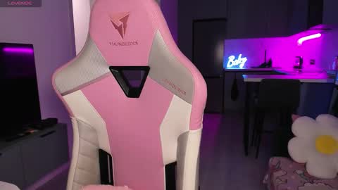 Emi online show from October 2025 06:01:01 PM