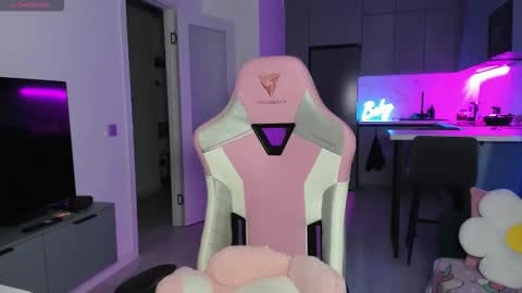 Emi online show from October 2025 04:08:02 PM