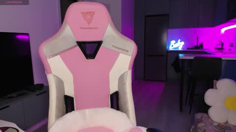 Emi online show from November 2025 04:29:02 PM