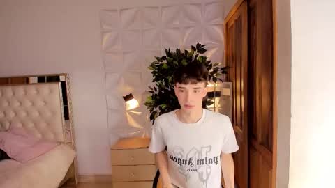 wyatt online show from November 2025 07:59:01 PM