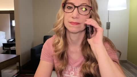 Snapshot of wynfreya chatting on May 2026 12:11:01 PM Wyn online show from May 2026 12:11:01 PM