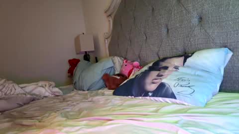 Snapshot of x_dreamgirl_x chatting on March 2025 05:44:02 AM Mariah online show from March 2025 05:44:02 AM