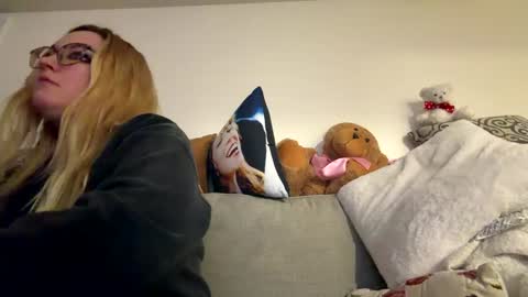 Snapshot of x_dreamgirl_x chatting on October 2025 06:11:01 AM Mariah online show from October 2025 06:11:01 AM