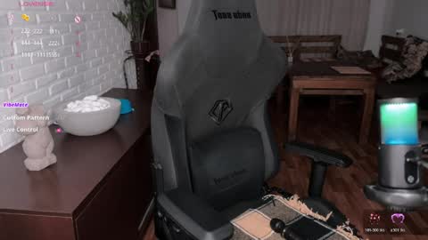 LOVE NERDS ONLY online show from April 2026 05:23:01 AM