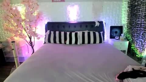 Snapshot of xbbyblonde chatting on June 2026 02:53:01 AM b 3 online show from June 2026 02:53:01 AM
