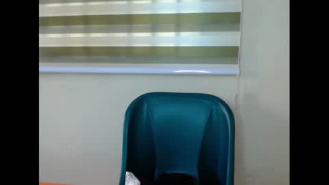 Snapshot of xcreamypussy chatting on February 2025 07:01:02 AM xcreamypussy online show from February 2025 07:01:02 AM