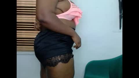 Snapshot of xcreamypussy chatting on November 2025 08:18:01 AM xcreamypussy online show from November 2025 08:18:01 AM