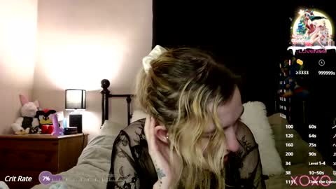 Snapshot of xelliee_rosex chatting on December 2024 02:43:02 AM EllieeRose online show from December 2024 02:43:02 AM