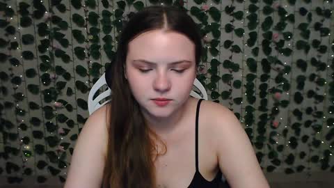 Lina online show from December 2024 04:25:02 AM