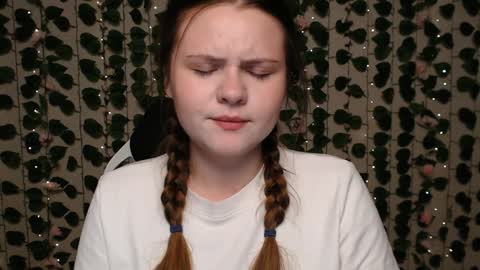 Lina online show from December 2024 04:20:01 AM