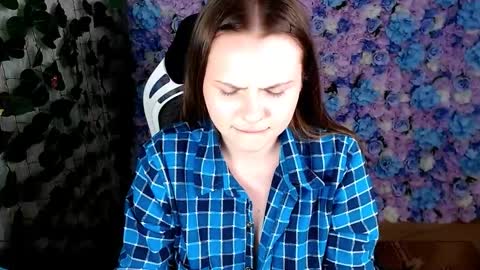 Lina online show from September 2025 05:18:02 AM