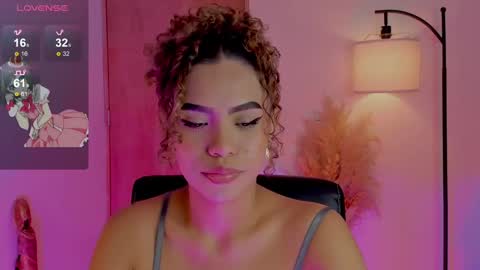 Snapshot of ximena_sotto1 chatting on December 2024 10:13:02 PM camila online show from December 2024 10:13:02 PM