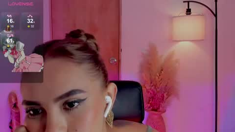 Snapshot of ximena_sotto1 chatting on December 2024 02:17:02 AM camila online show from December 2024 02:17:02 AM