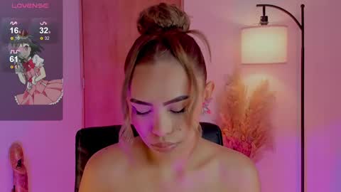 Snapshot of ximena_sotto1 chatting on December 2024 04:27:02 AM camila online show from December 2024 04:27:02 AM