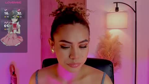Snapshot of ximena_sotto1 chatting on February 2025 09:43:01 PM camila online show from February 2025 09:43:01 PM