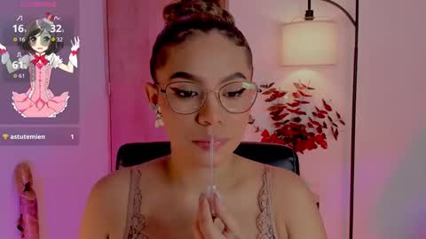 Snapshot of ximena_sotto1 chatting on September 2025 08:35:02 PM camila online show from September 2025 08:35:02 PM