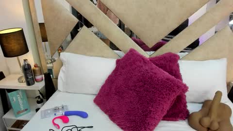 Xime  online show from February 2026 03:10:01 AM