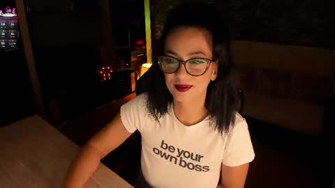 Lara online show from November 2025 09:59:02 PM