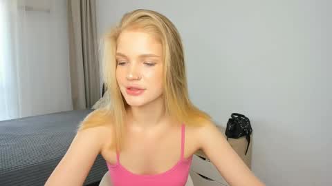 Snapshot of xloe_queen chatting on May 2026 09:06:02 AM Chloe online show from May 2026 09:06:02 AM