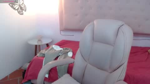 lunna online show from January 2025 10:36:01 PM