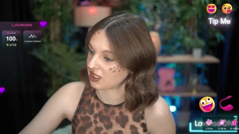 xoxo_molly online show from October 2025 08:10:01 PM