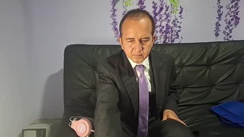 Snapshot of xthesexybossx chatting on November 2025 03:44:01 PM xthesexybossx online show from November 2025 03:44:01 PM