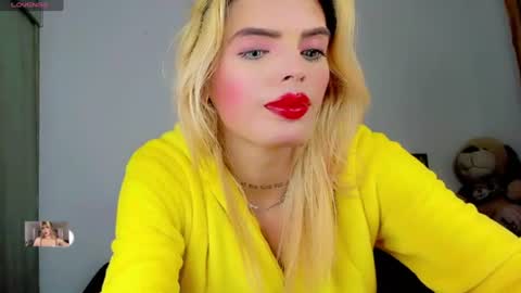 Snapshot of xthesexyboyx chatting on June 2026 07:39:01 AM Femboy Exotic online show from June 2026 07:39:01 AM