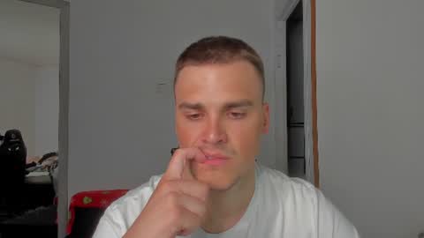 Snapshot of xx_raul_xx_ chatting on June 2026 02:23:02 PM raul online show from June 2026 02:23:02 PM