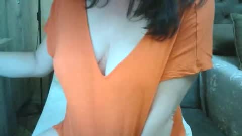 Snapshot of xxalexis chatting on May 2026 06:57:01 PM HotMomAlex online show from May 2026 06:57:01 PM