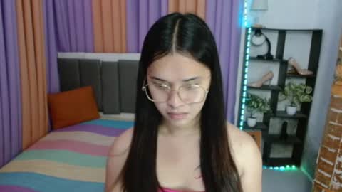 CHLOES ROOM online show from November 2025 04:38:01 PM