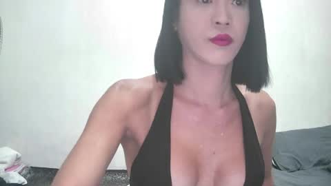 Snapshot of xxglamonatrixx chatting on June 2026 04:37:02 AM Raine online show from June 2026 04:37:02 AM