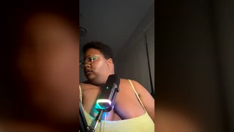 Snapshot of xxmoniquestarrxx chatting on May 2026 01:12:01 AM Thee Baddest BBW online show from May 2026 01:12:01 AM