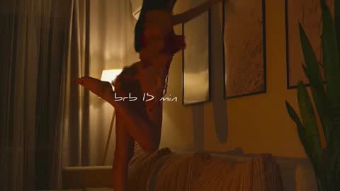 Molly online show from December 2025 01:04:02 PM