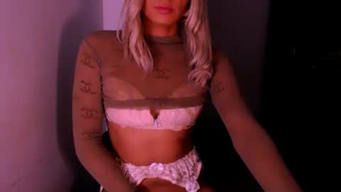 Chiara online show from October 2025 04:30:01 AM