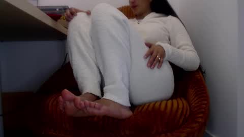 Lola online show from February 2025 07:08:02 PM