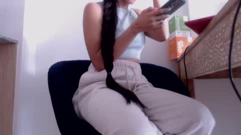 Lola online show from March 2025 05:03:02 PM